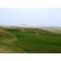 The course is named for giant Glashedy Rock, which looms offshore.
